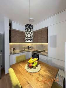 Stan na prodaju, Adice, Dvoisposoban, 51m2-Poseduje svoje uređeno dvorište.